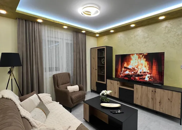 公寓 Golden Time Sm 斯雷姆斯卡米特罗维察